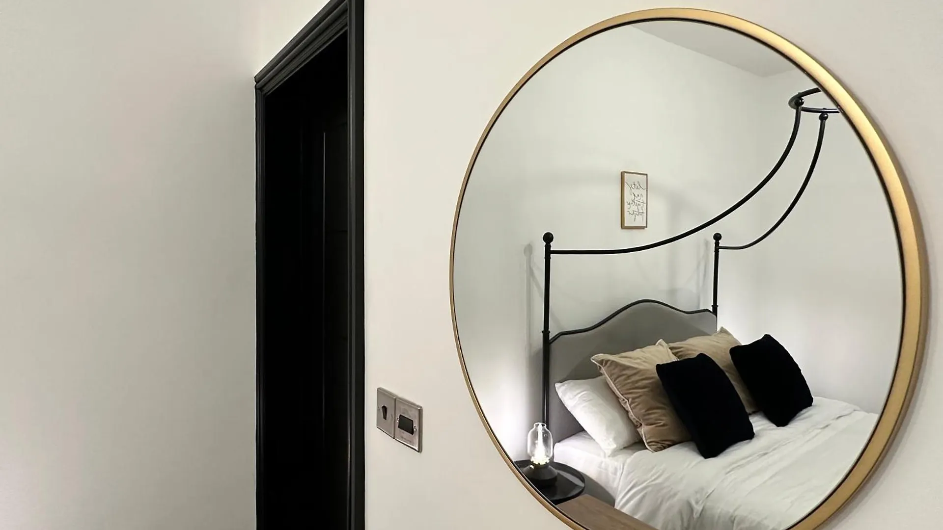 Nombre18 In The Lanes - Two Apartments In One - Large 5 Bed 4 Bath - Sleeps 12 Brighton 0*,