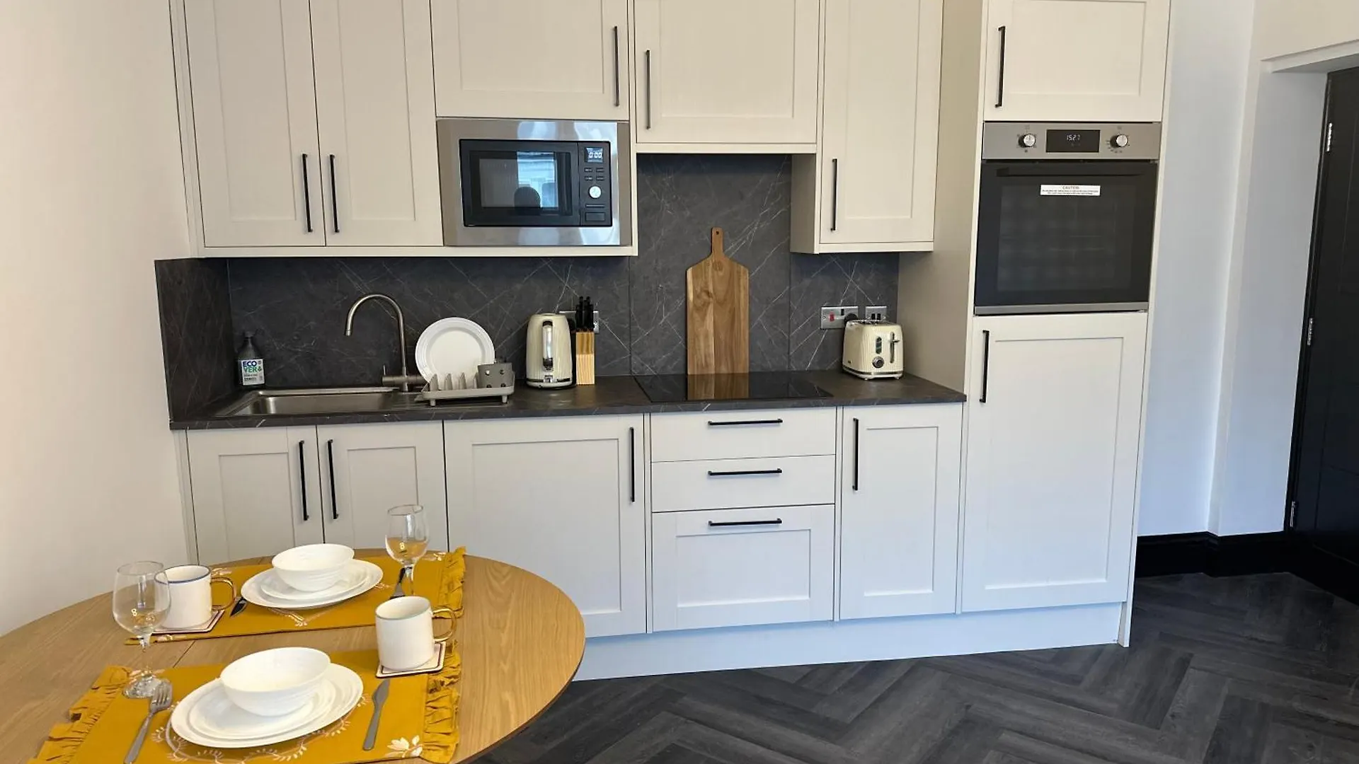 Nombre18 In The Lanes - Two Apartments In One - Large 5 Bed 4 Bath - Sleeps 12 Brighton